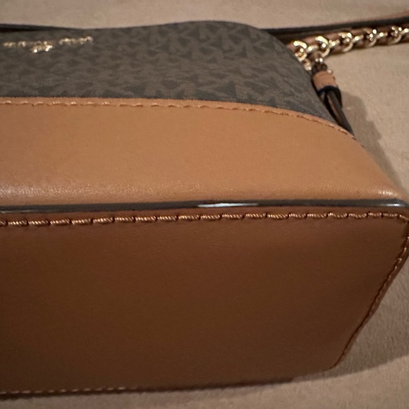 Michael Kors small acorn crossbody - Picture 6 of 7